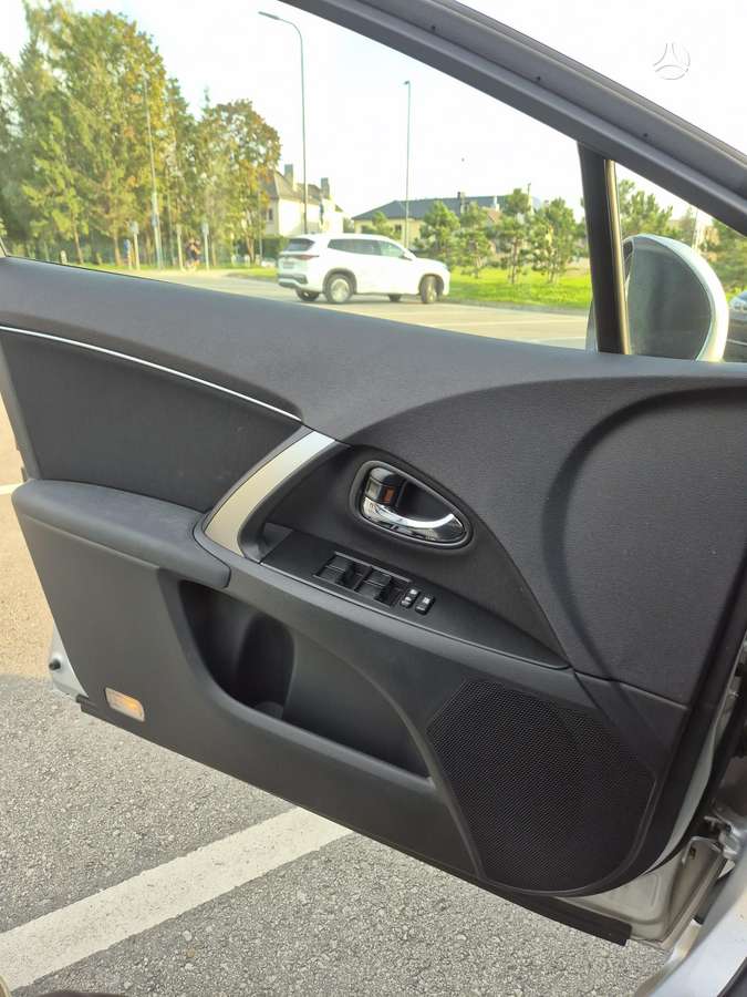 Toyota Avensis 2014 — photo 20