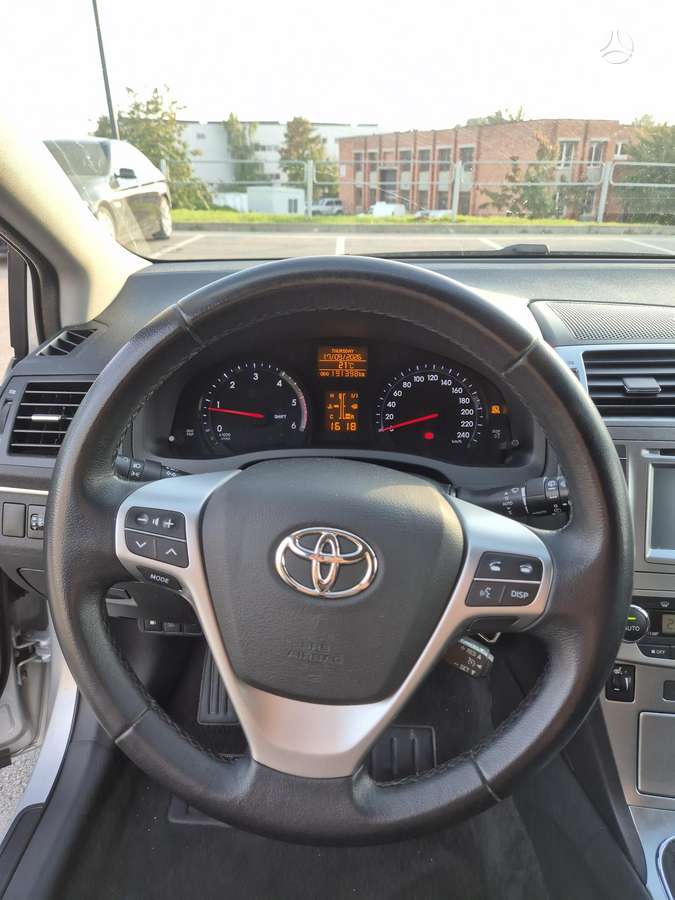 Toyota Avensis 2014 — photo 23