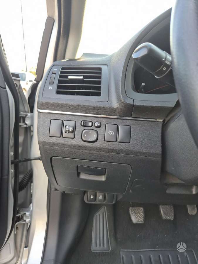 Toyota Avensis 2014 — photo 24