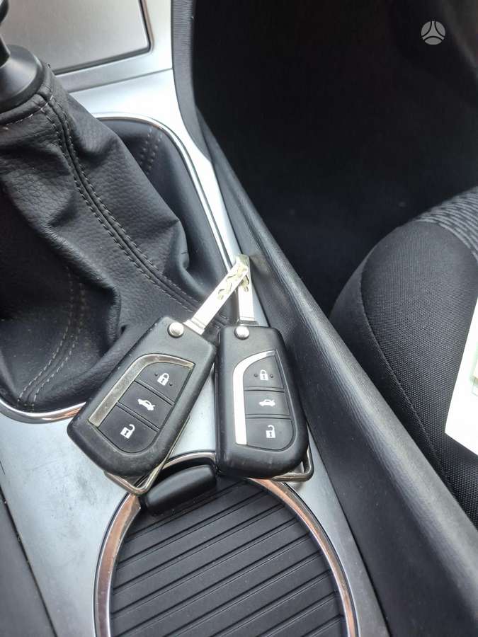 Toyota Avensis 2014 — photo 28