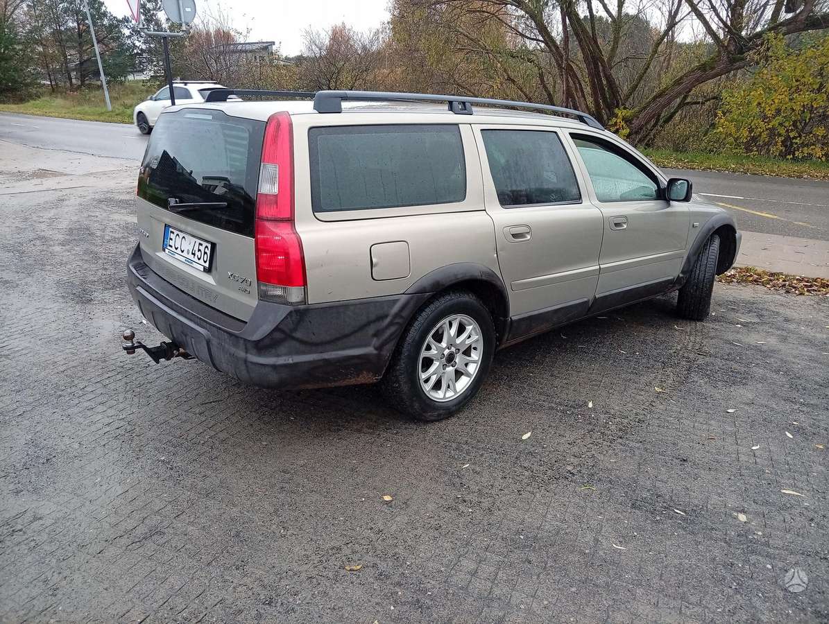 Volvo XC70 2004 — interior
