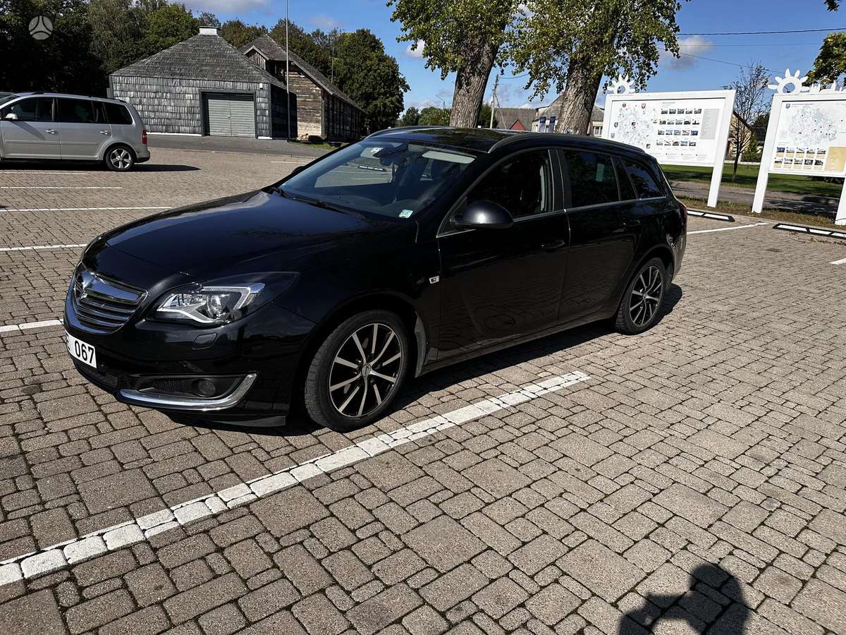 Opel Insignia 2014 — вигляд ззаду