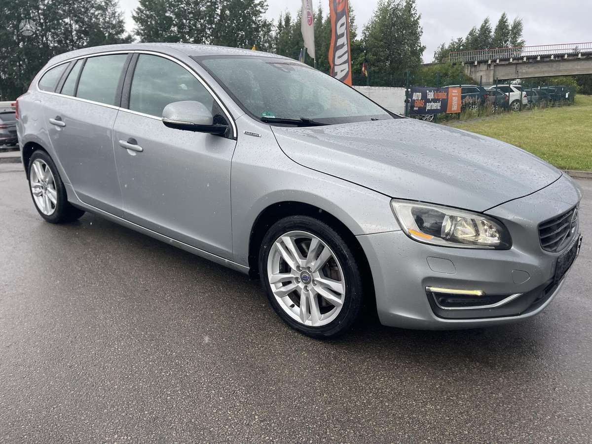 Volvo V60 2014 — двигун 2400 cm³, 280 HP (206kW)