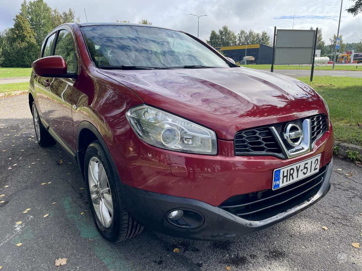 Nissan Qashqai 2011 — rear view