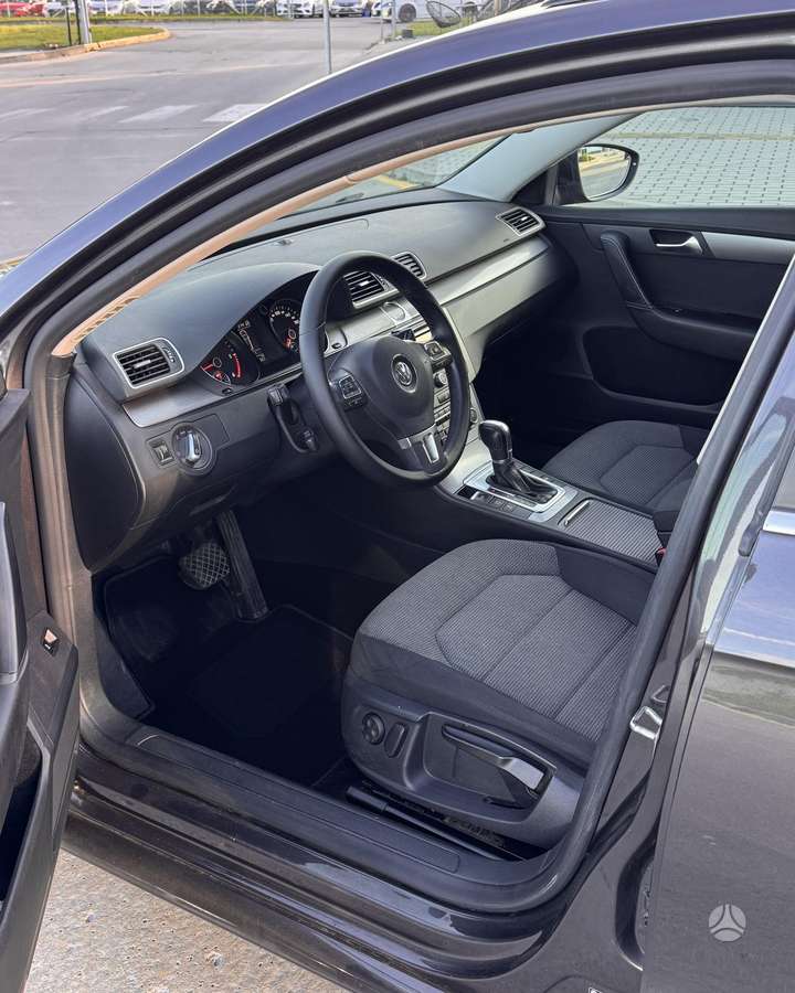 Volkswagen Passat 2011 — photo 15