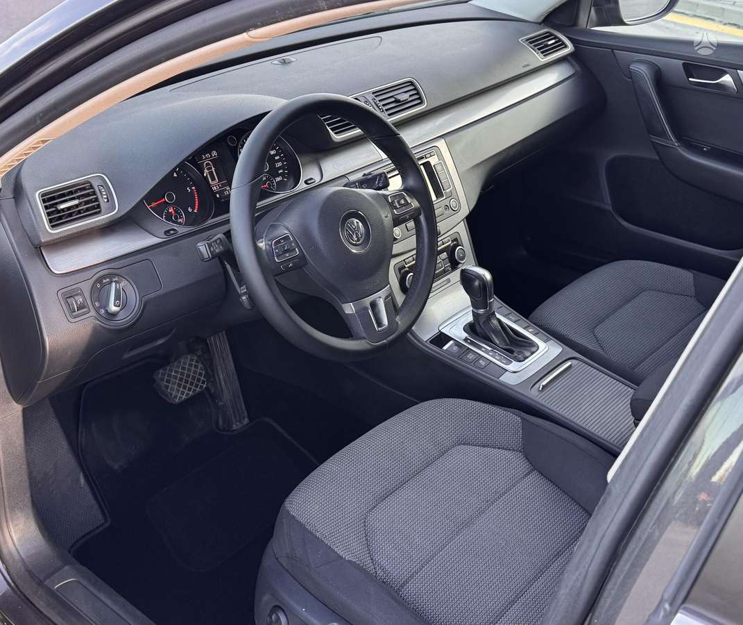 Volkswagen Passat 2011 — photo 16