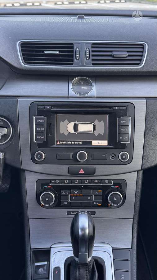 Volkswagen Passat 2011 — photo 18