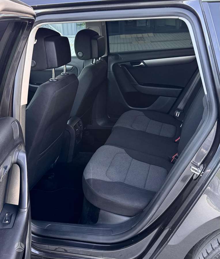 Volkswagen Passat 2011 — photo 19