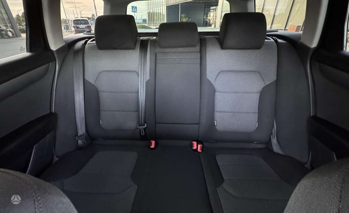 Volkswagen Passat 2011 — photo 20