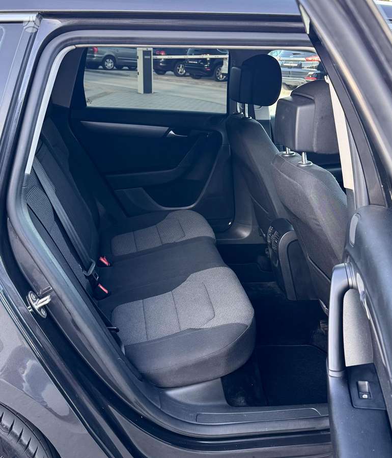 Volkswagen Passat 2011 — photo 21