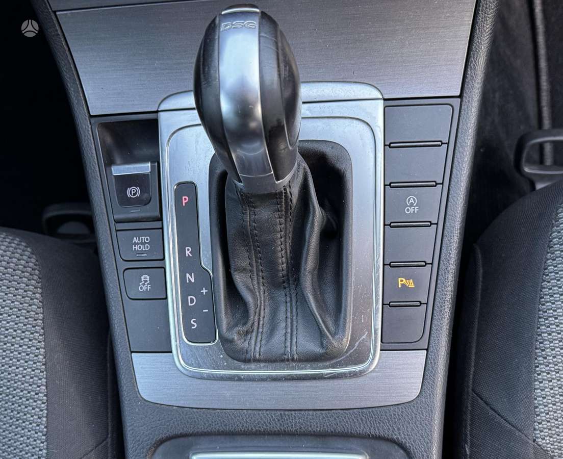 Volkswagen Passat 2011 — photo 24