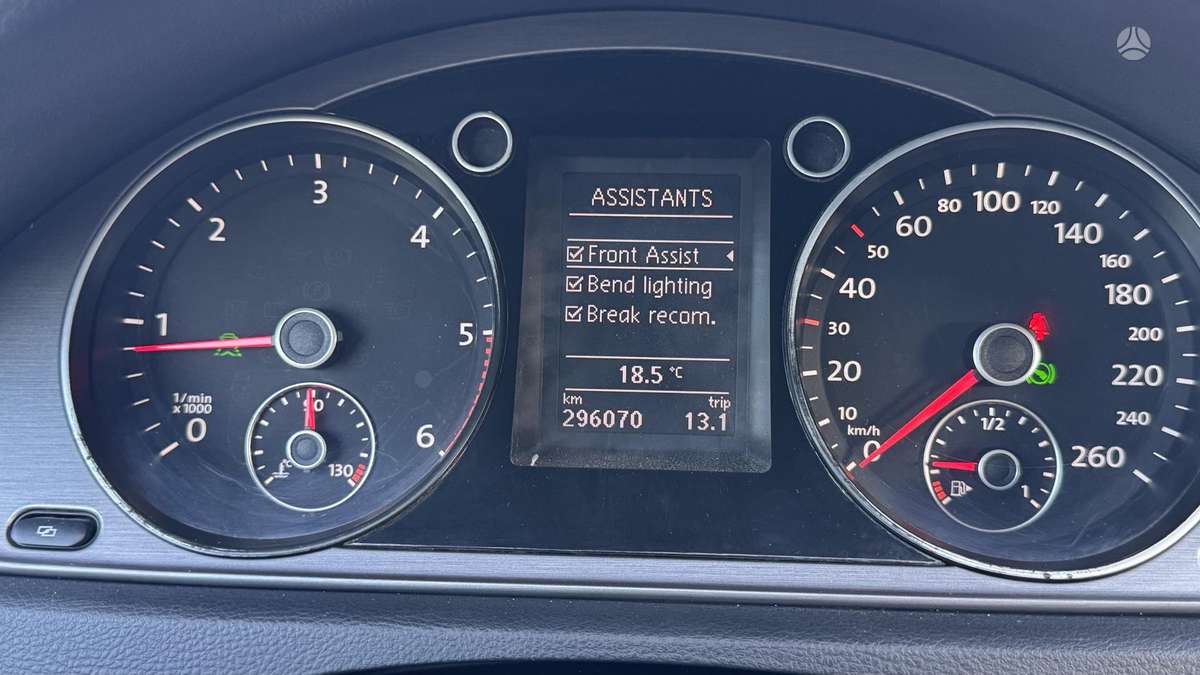 Volkswagen Passat 2011 — photo 26