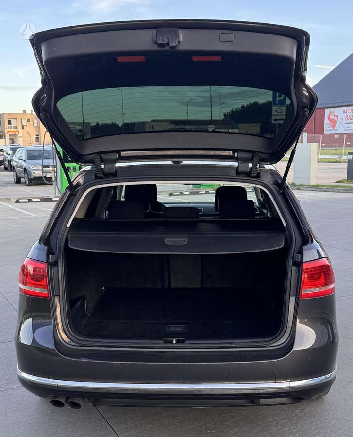 Volkswagen Passat 2011 — photo 27