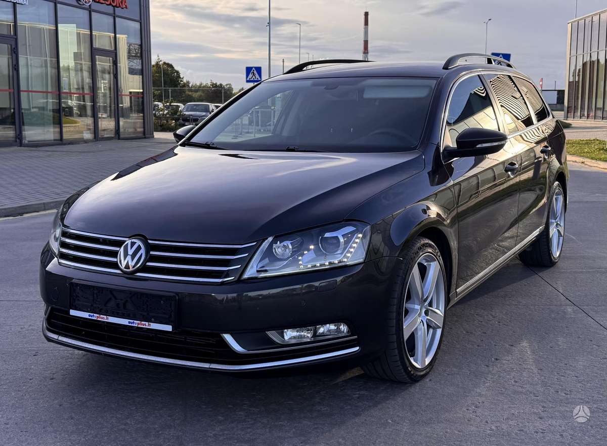 Volkswagen Passat 2011 — interior