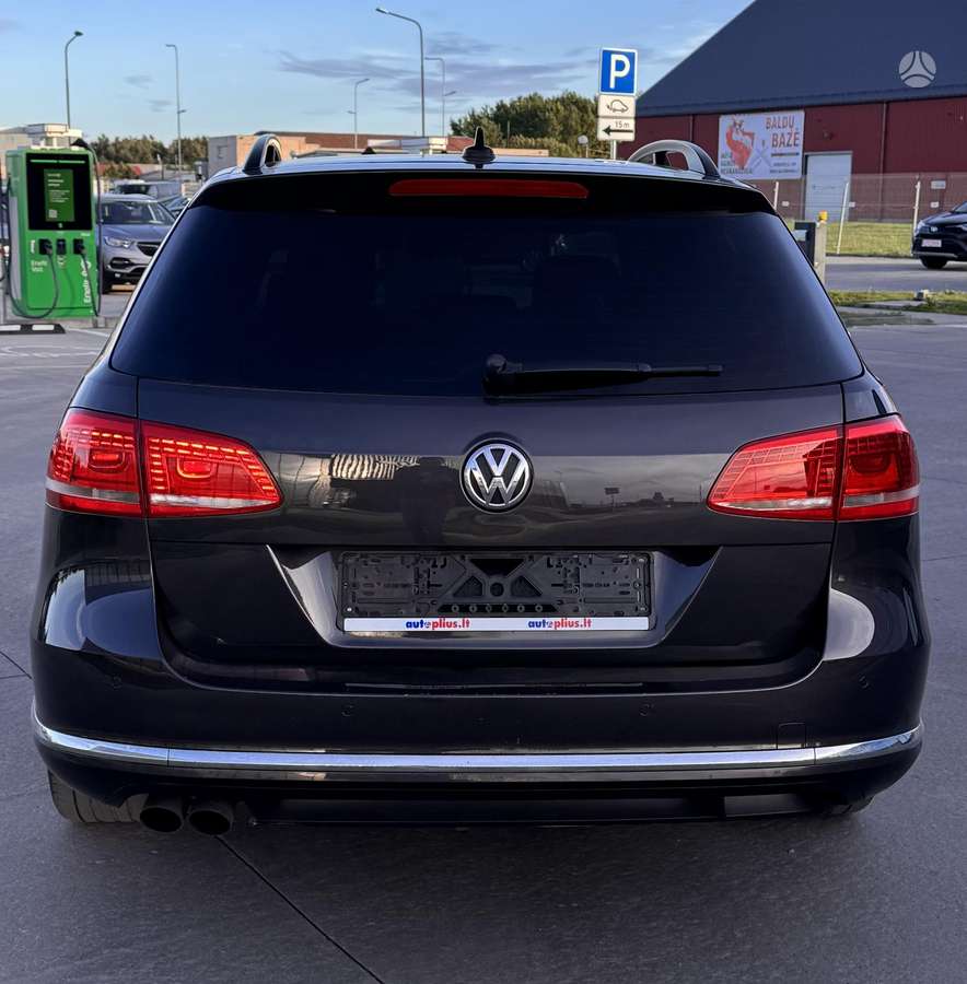 Volkswagen Passat 2011 — photo 8
