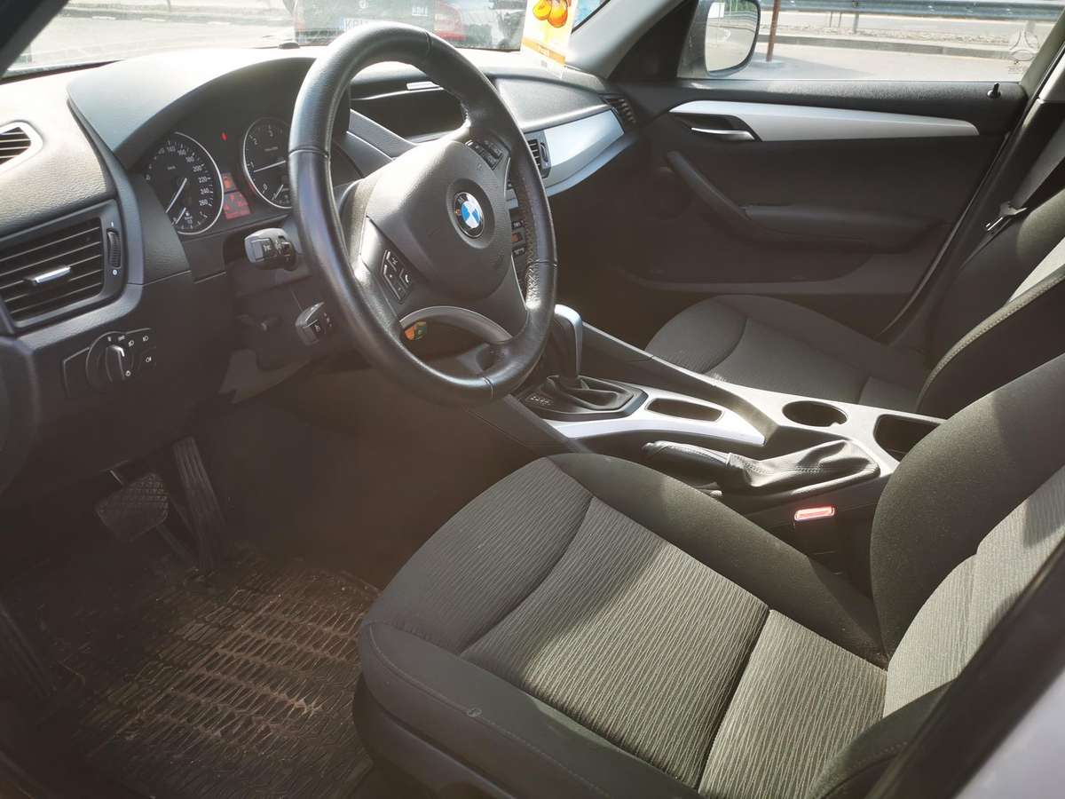 BMW X1 2012 — engine 2000 cm³, 143 HP (105kW)