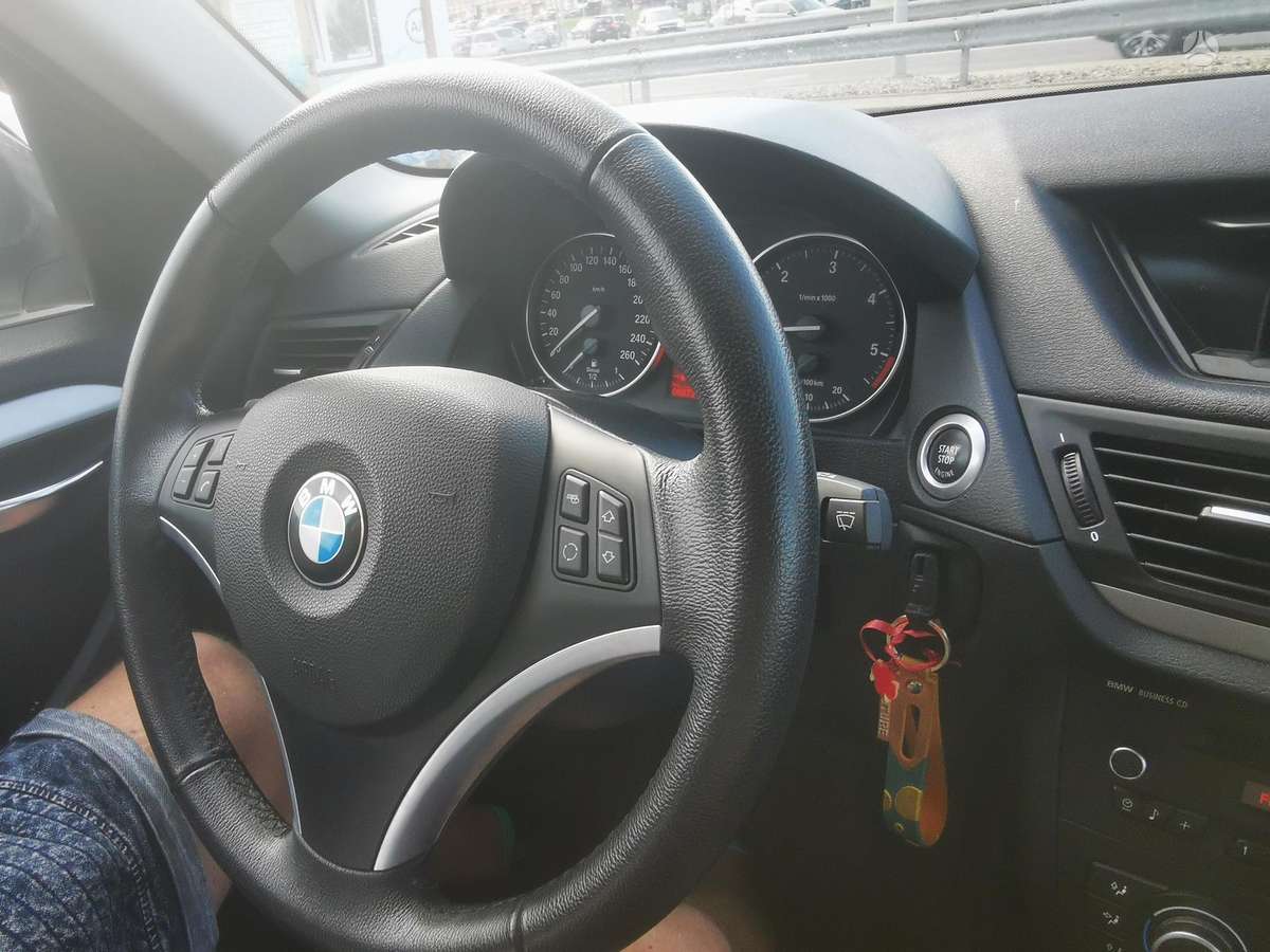 BMW X1 2012 — photo 8