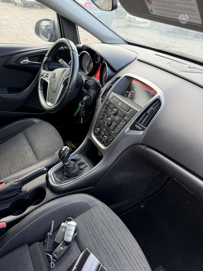 Opel Astra 2015 — photo 11
