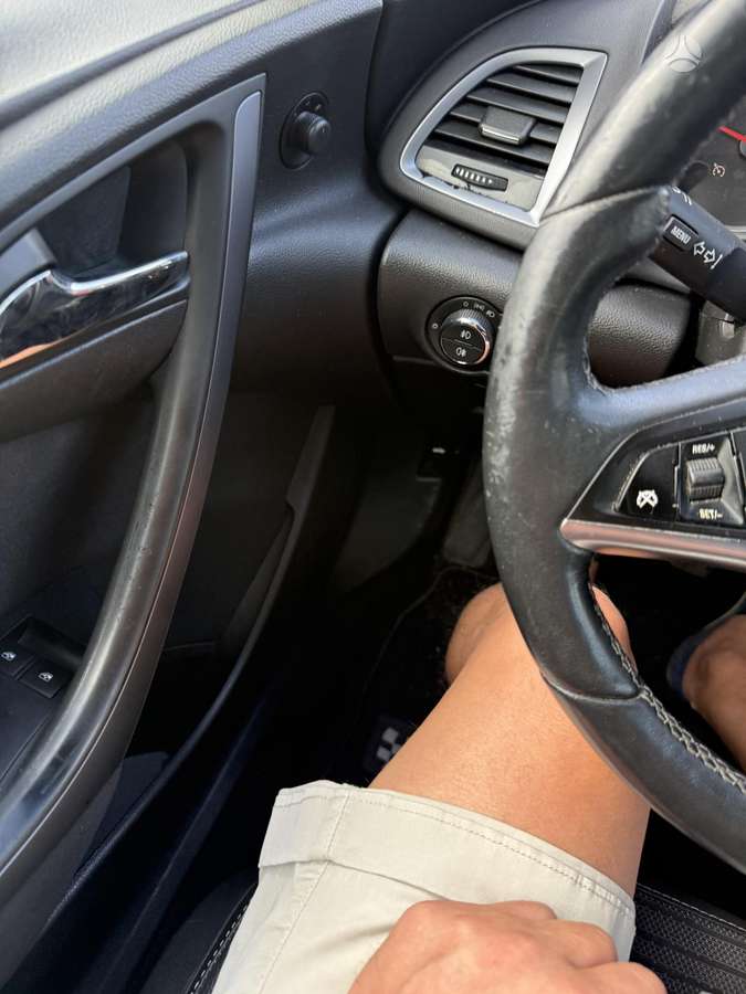 Opel Astra 2015 — photo 15