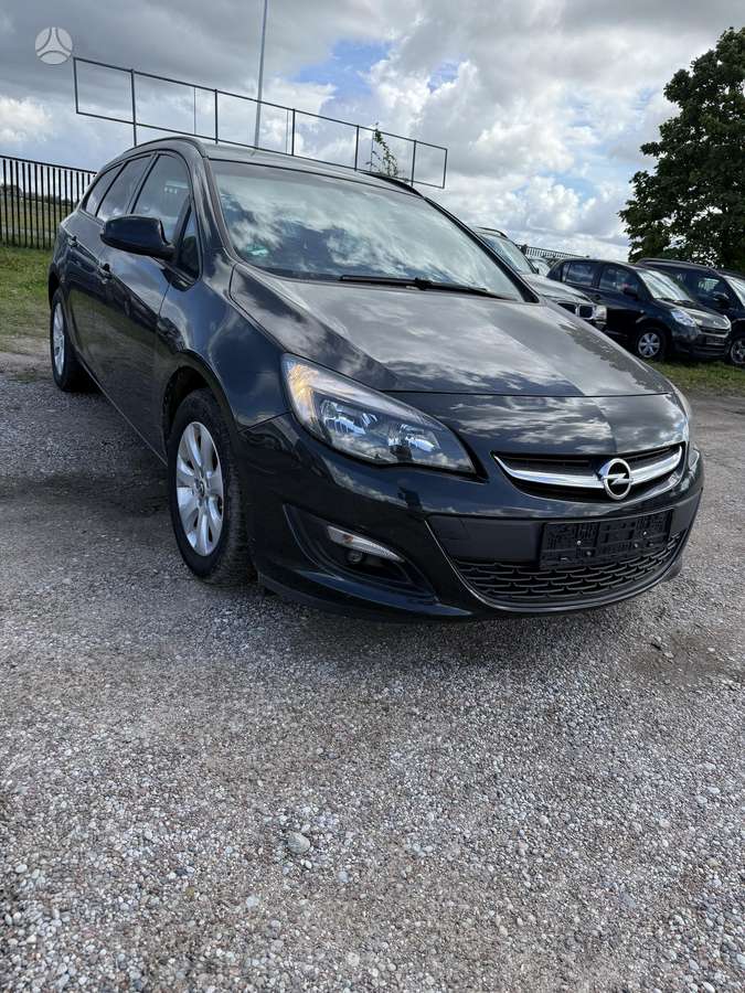 Opel Astra 2015 — rear view