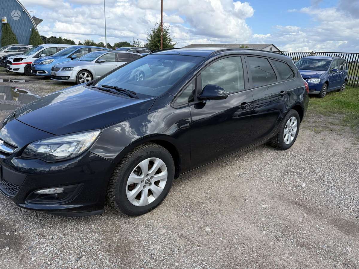 Opel Astra 2015 — interior