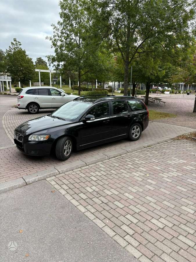Volvo V50 2010 — interior