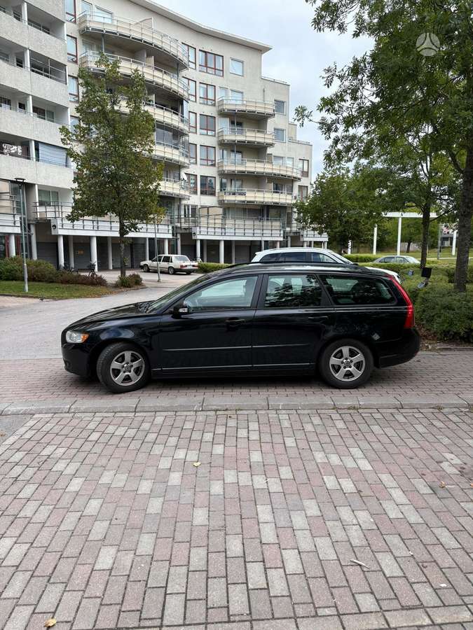 Volvo V50 2010 — engine 1560 cm³, 114 HP (84kW)