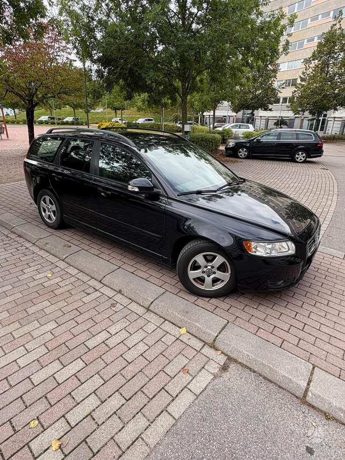 Volvo V50 2010 — photo 7