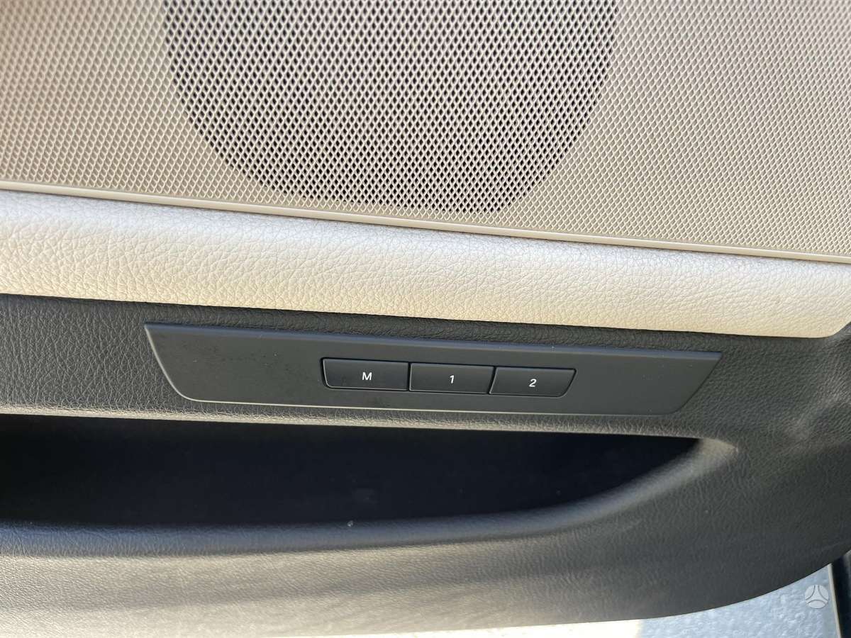 BMW 523 2011 — photo 17