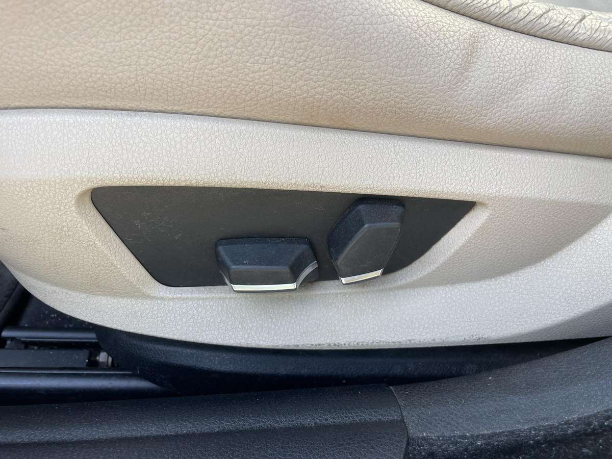BMW 523 2011 — photo 18