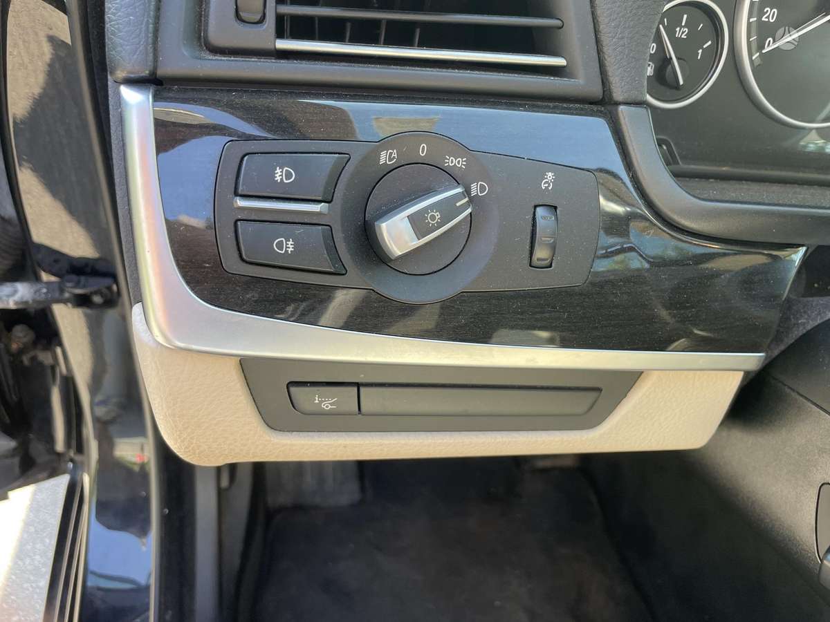 BMW 523 2011 — photo 19