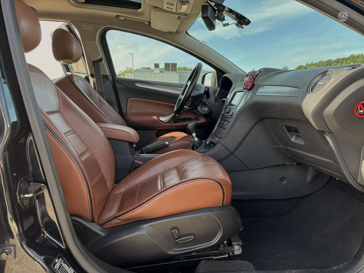 Ford Mondeo 2011 — photo 12