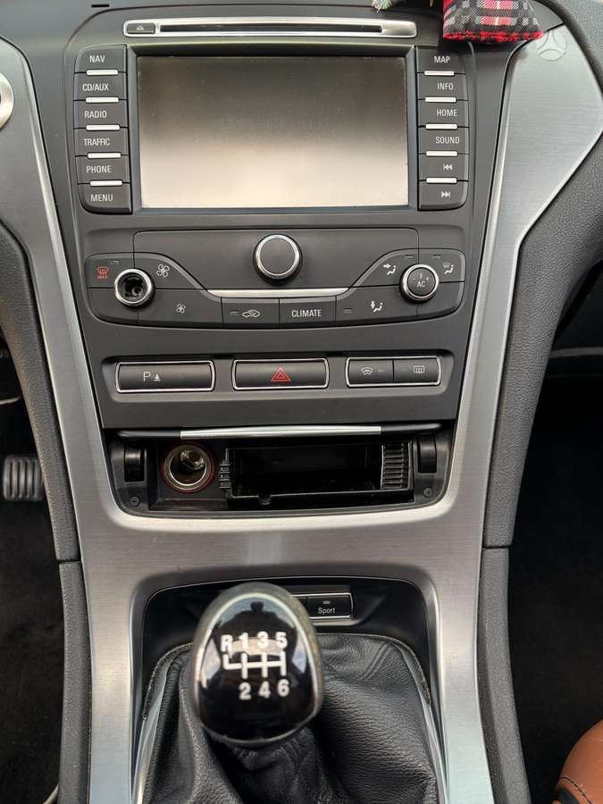 Ford Mondeo 2011 — photo 16