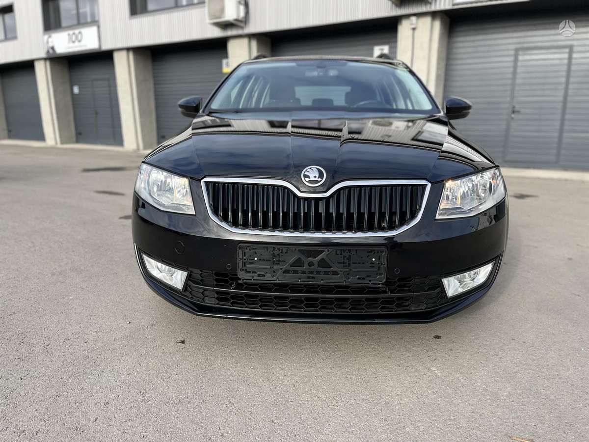 Skoda Octavia 2015 — rear view