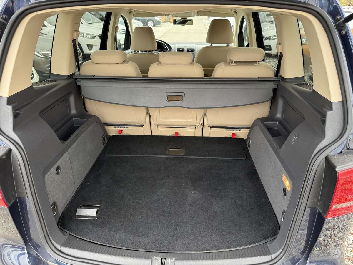 Volkswagen Touran 2011 — photo 5