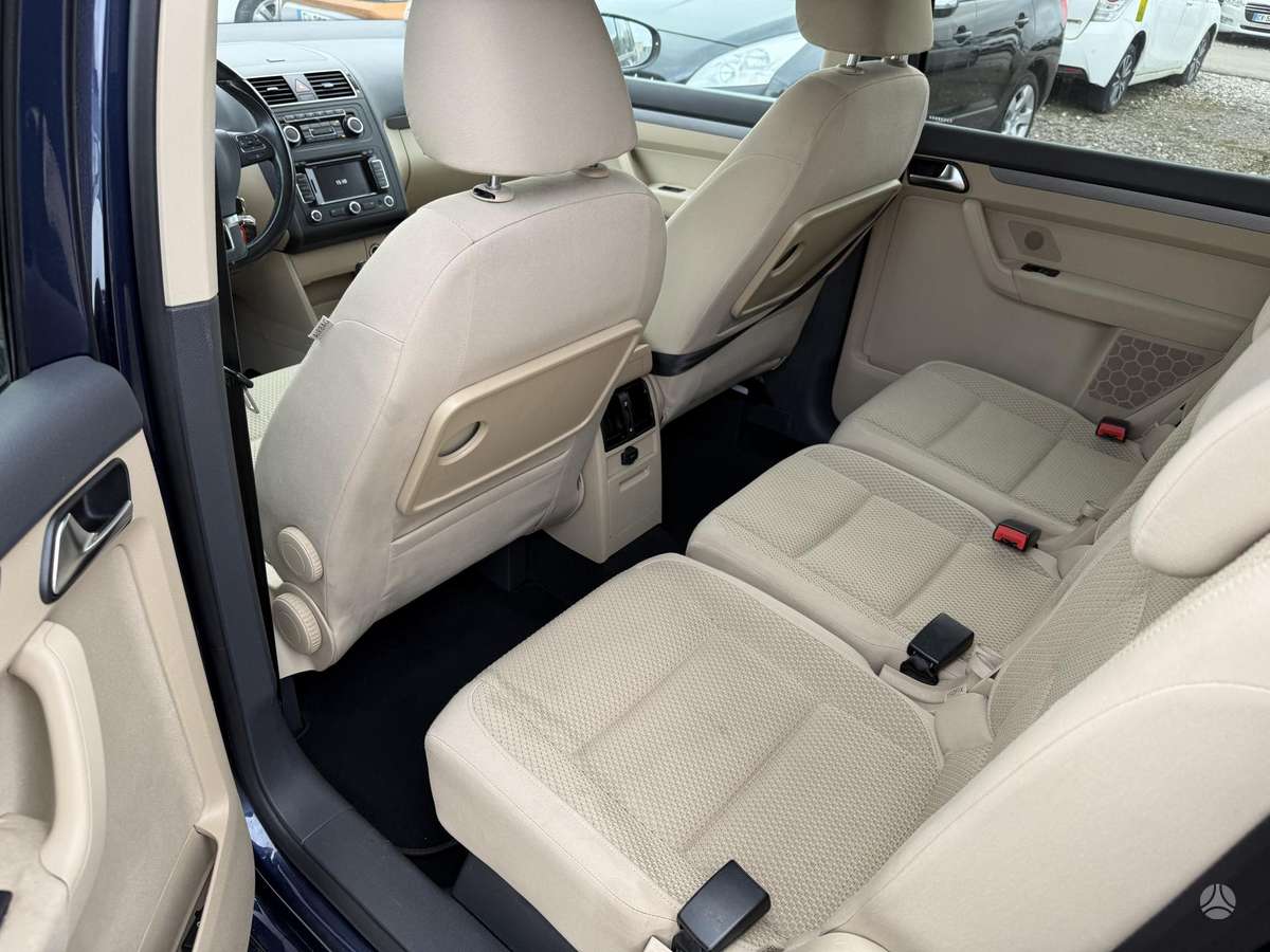 Volkswagen Touran 2011 — photo 6