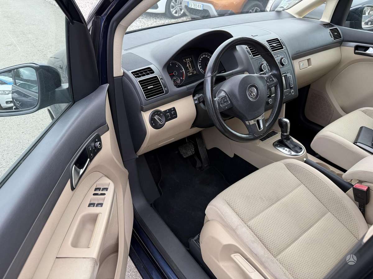Volkswagen Touran 2011 — photo 7