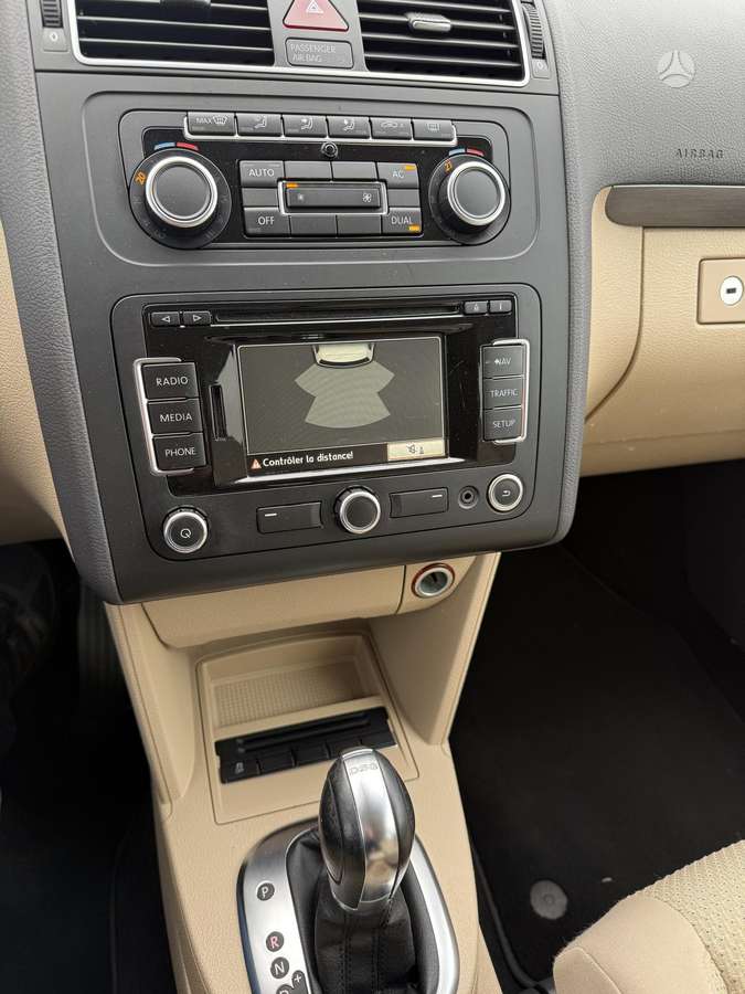 Volkswagen Touran 2011 — photo 8