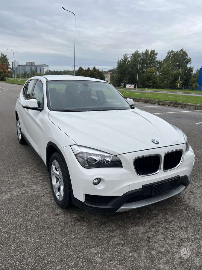 BMW X1 2013 — салон