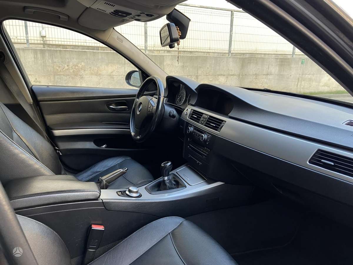 BMW 320 2008 — photo 12