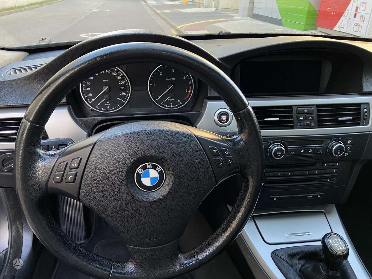 BMW 320 2008 — photo 16