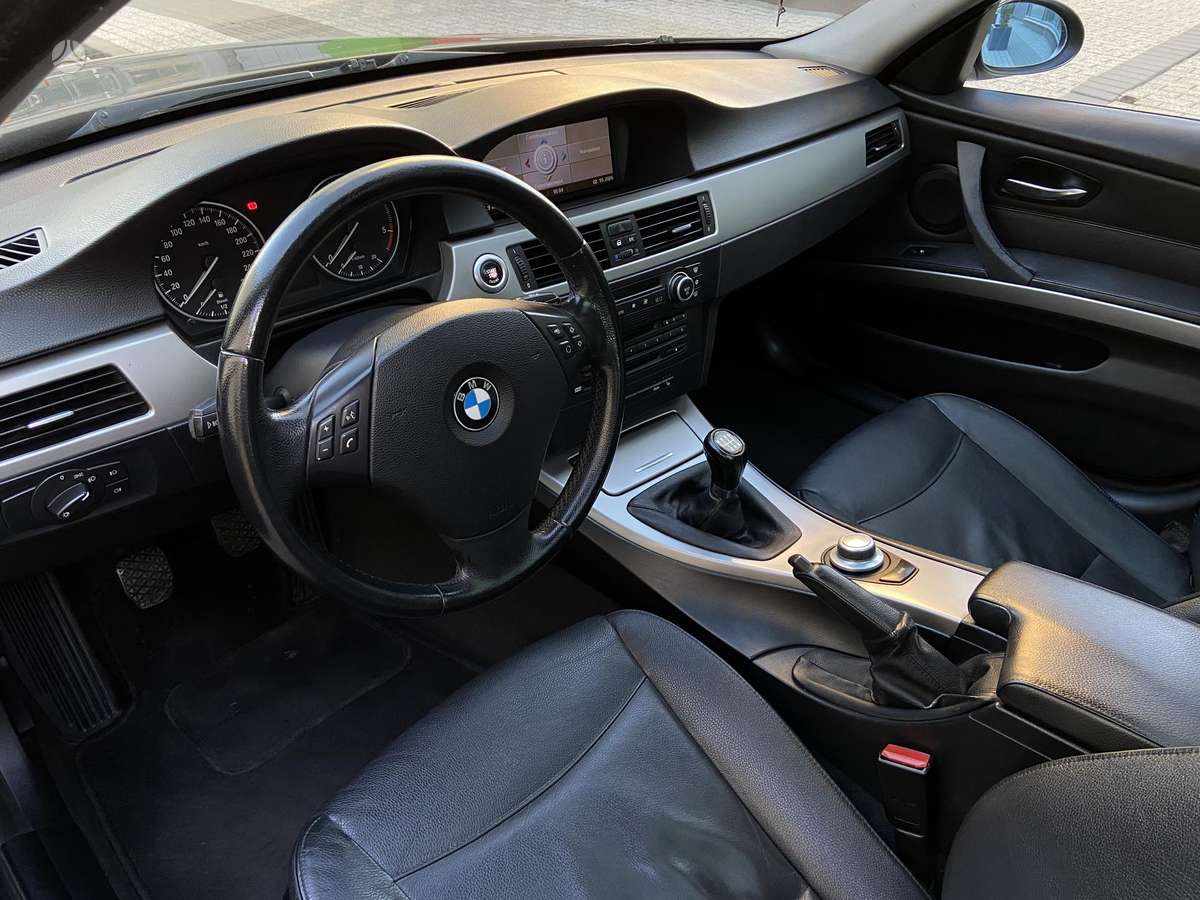 BMW 320 2008 — photo 17