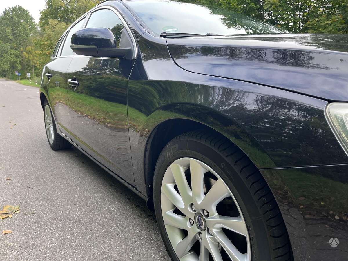 Volvo V60 2014 — photo 11