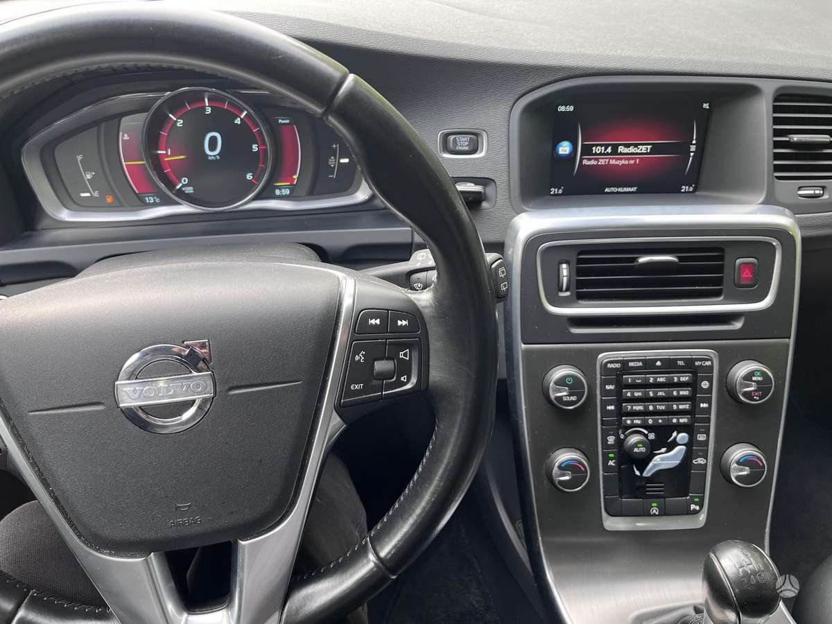 Volvo V60 2014 — photo 12
