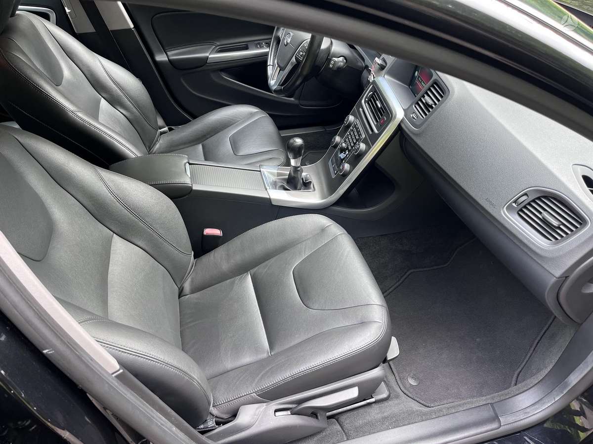 Volvo V60 2014 — photo 13