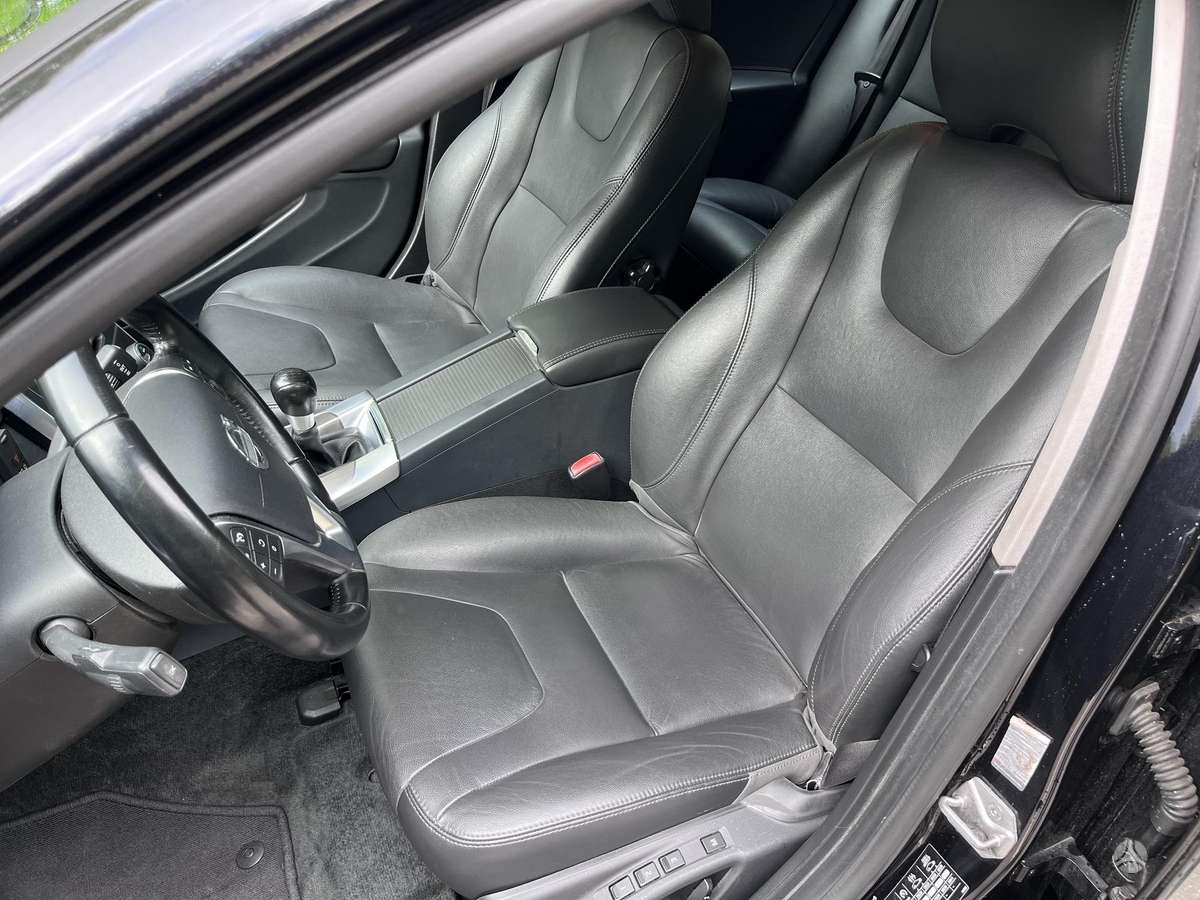 Volvo V60 2014 — photo 14