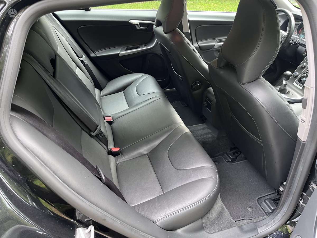 Volvo V60 2014 — photo 15