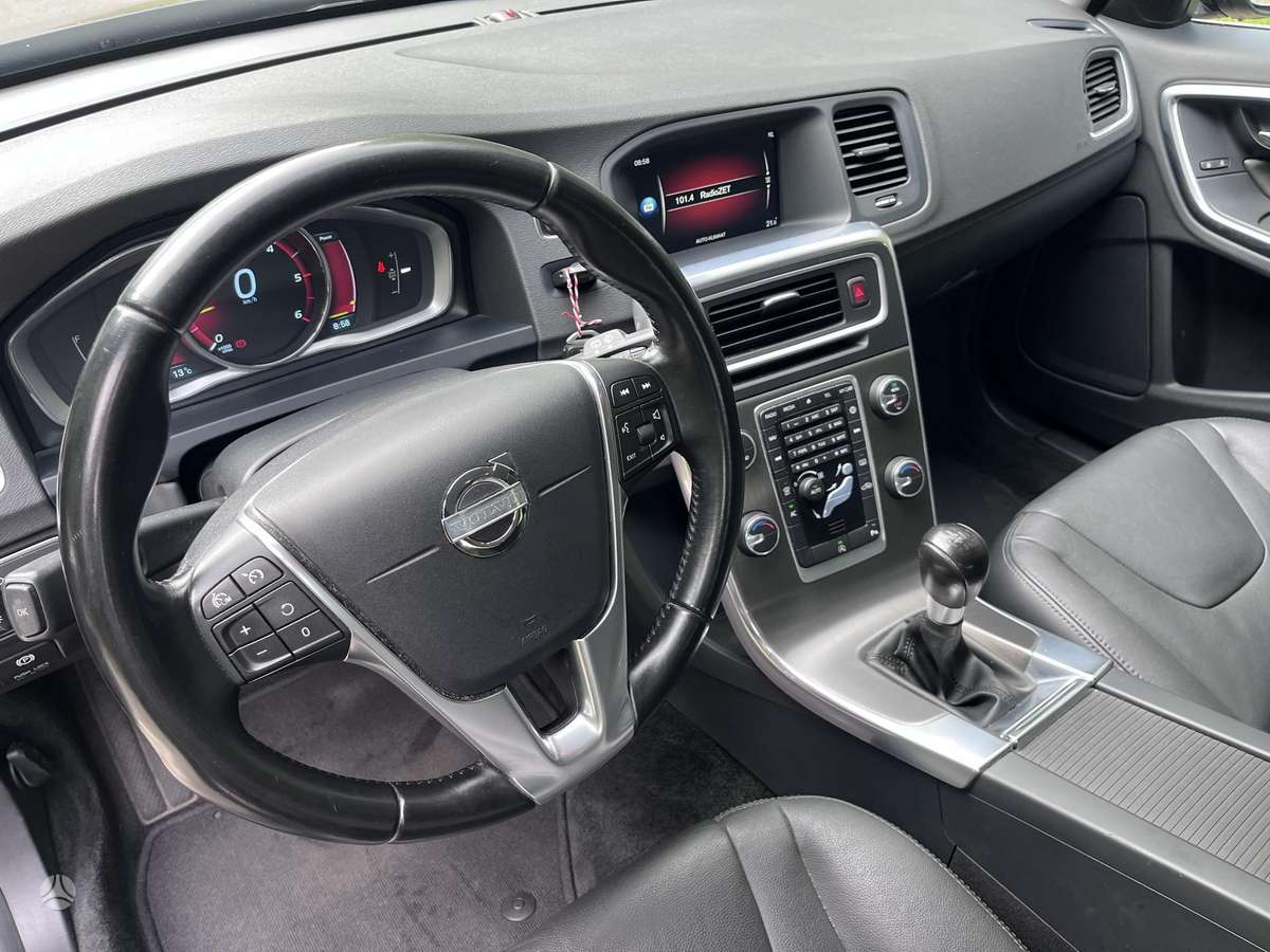 Volvo V60 2014 — photo 16