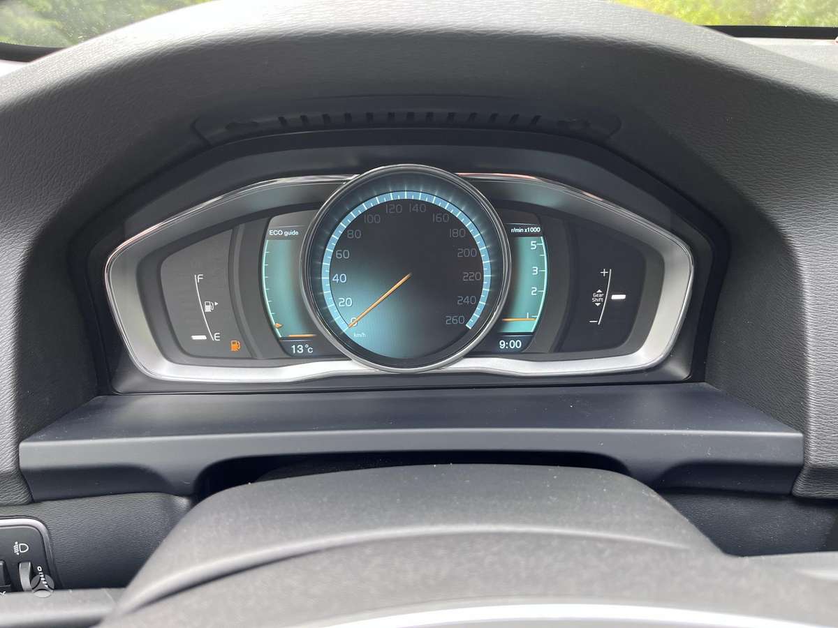 Volvo V60 2014 — photo 17