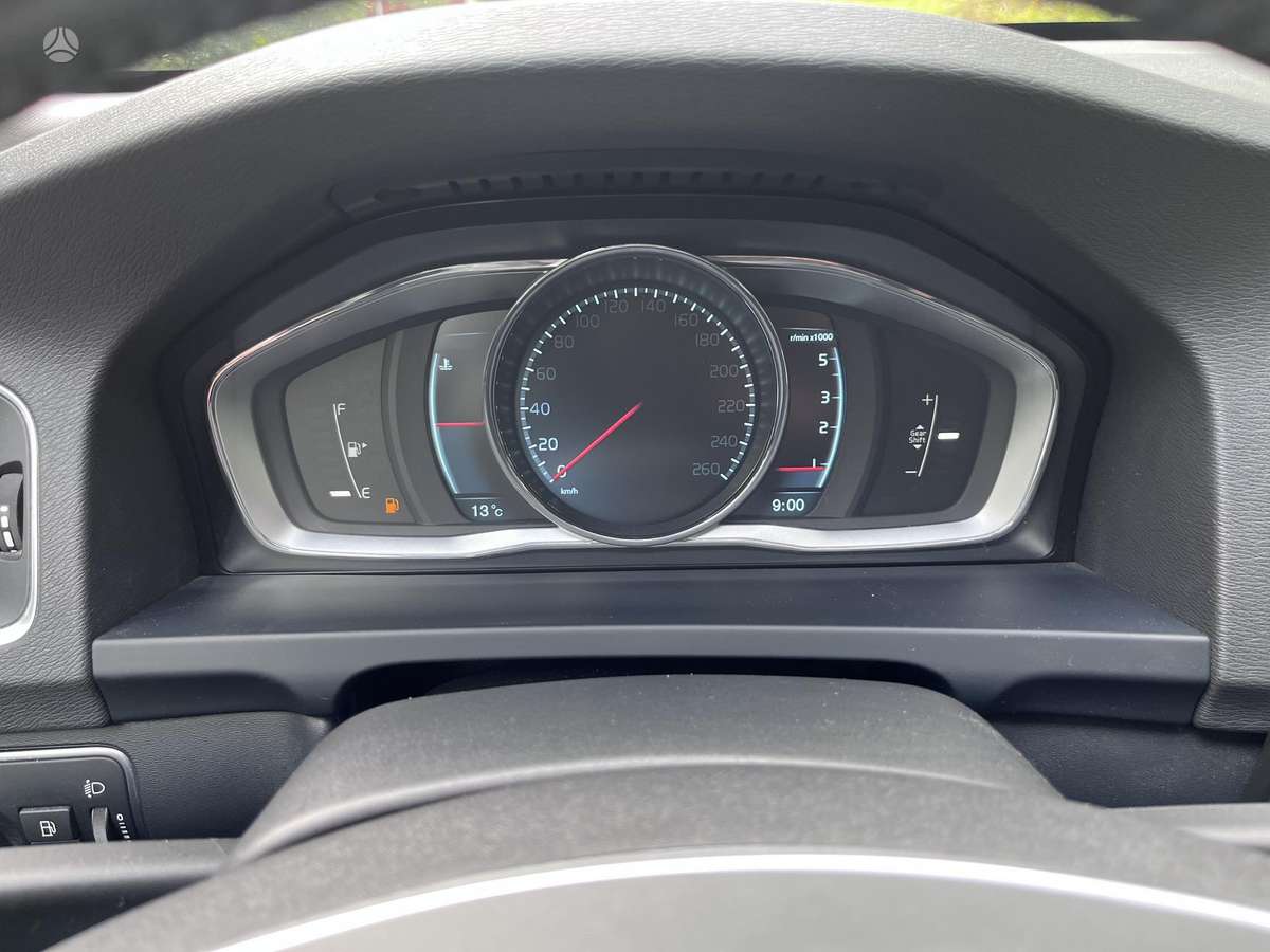 Volvo V60 2014 — photo 18